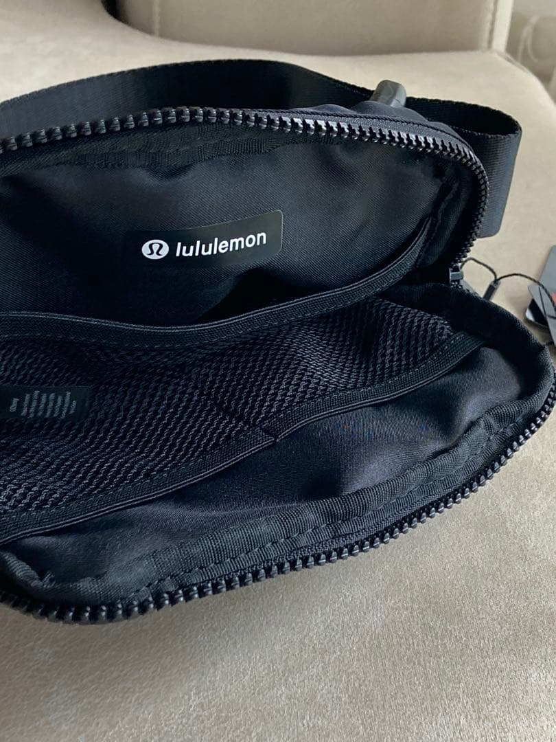 【新品未使用タグ付き】ディズニー x ルルレモン ベルトバッグ 1L ミッキー