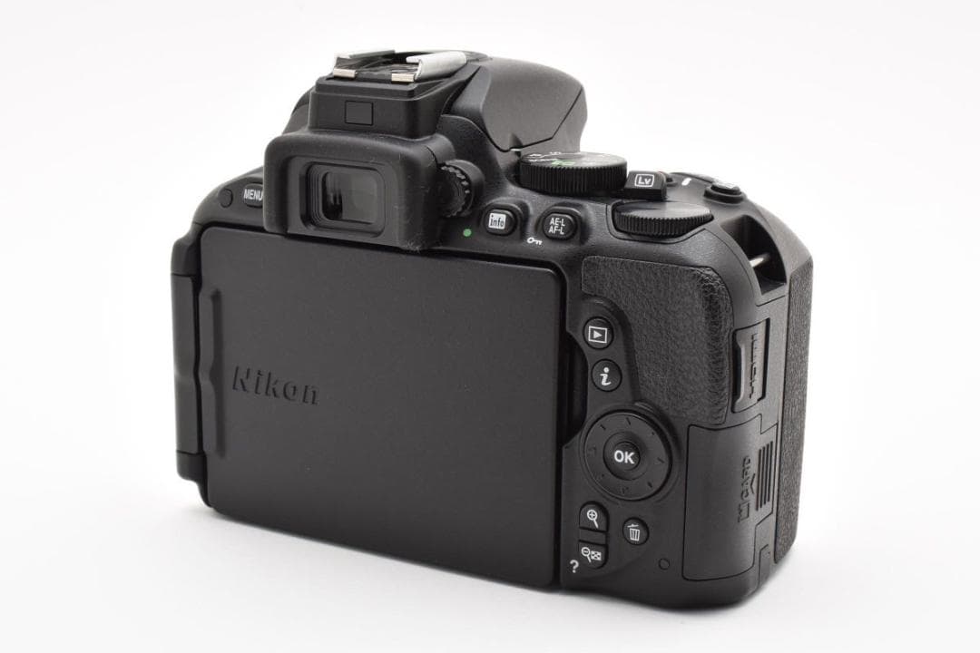 超美品 4233ショット　Nikon　D5500　ダブルレンズ 　Wi-Fi搭載