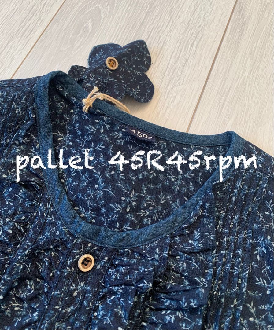 45R45rpm ツタフラワープリントのフリルブラウス(インディゴ)