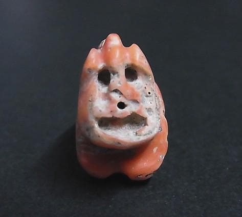 ★K2105★ 古代石(126)　大粒　珊瑚 ビーズ　神獣　護符　アミュレット