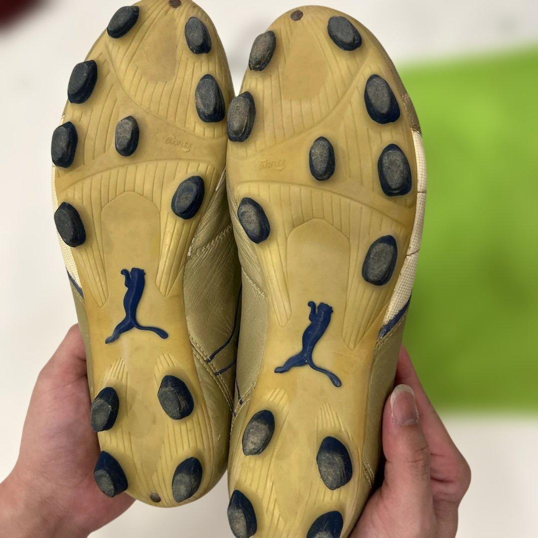 PUMA サッカーシューズ