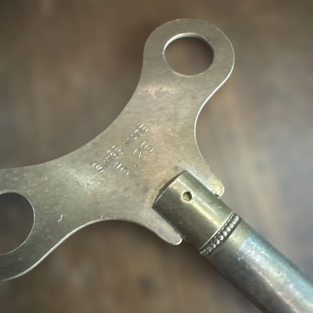 ベンチマ　Bentima 木製 置時計 クラシック　イギリス製　鐘と時報が鳴る