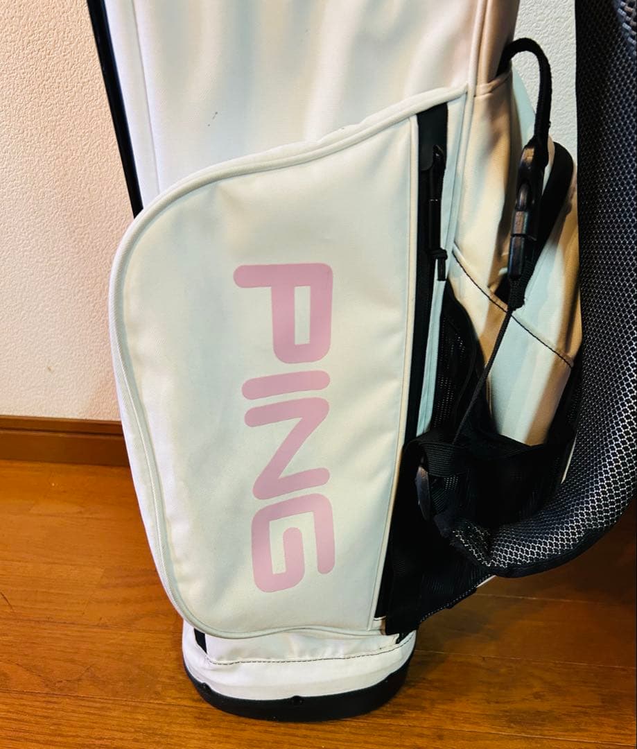 PING キャディバッグ ホワイト/ブラック　プリントロゴピンク