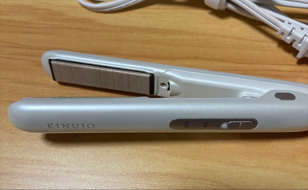 kinujo ミニ　ヘアアイロン　中古