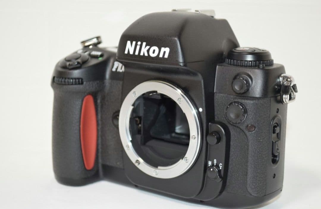 美品☆即日配送☆Nikon F100 ニコン フィルムカメラ 一眼レフカメラ☆