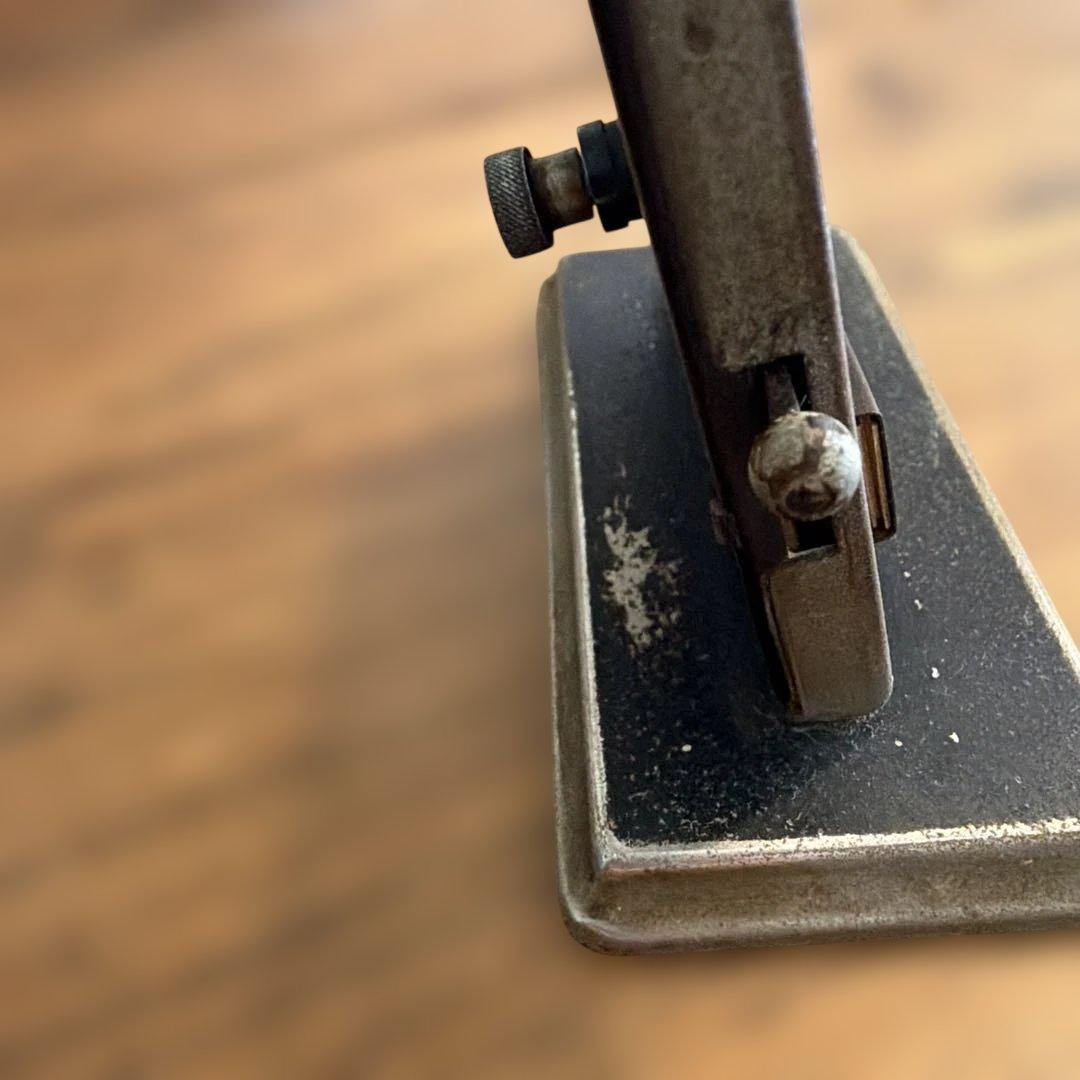 ドイツ製カレンダー アンティーク　金属製