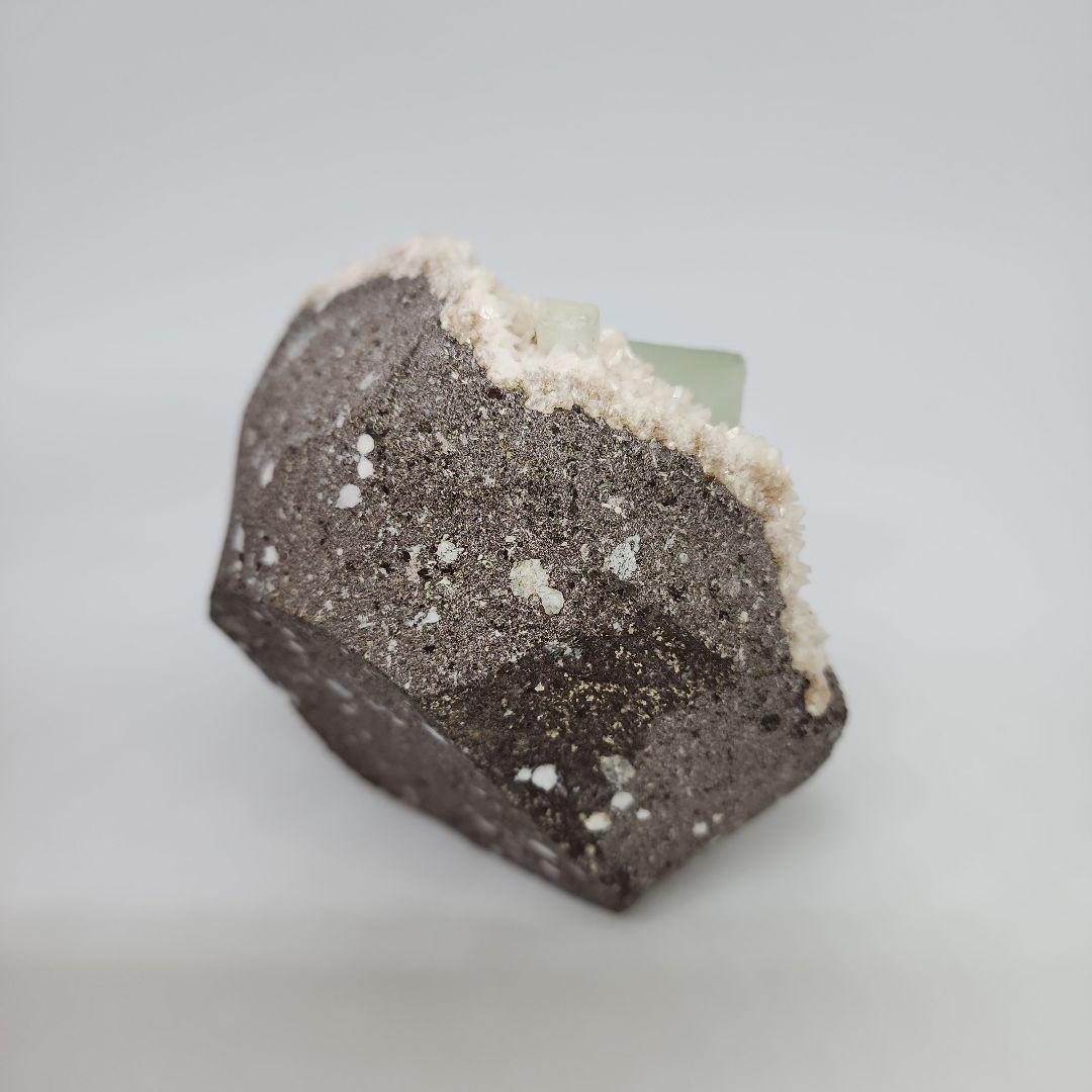 アポフィライト×パイロモルファイト 共生原石 癒しと変容のエネルギー石