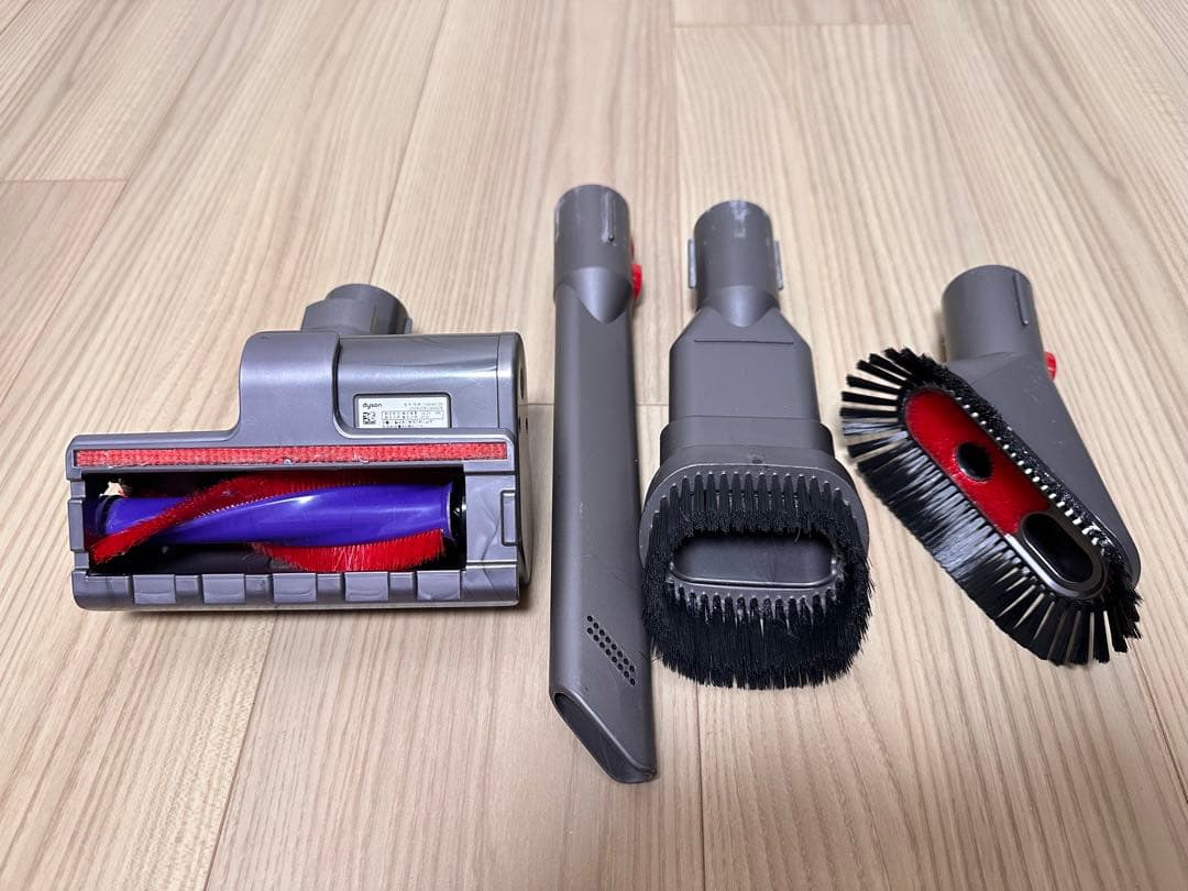 Dyson V10 ハンディクリーナー 各種アタッチメント付き