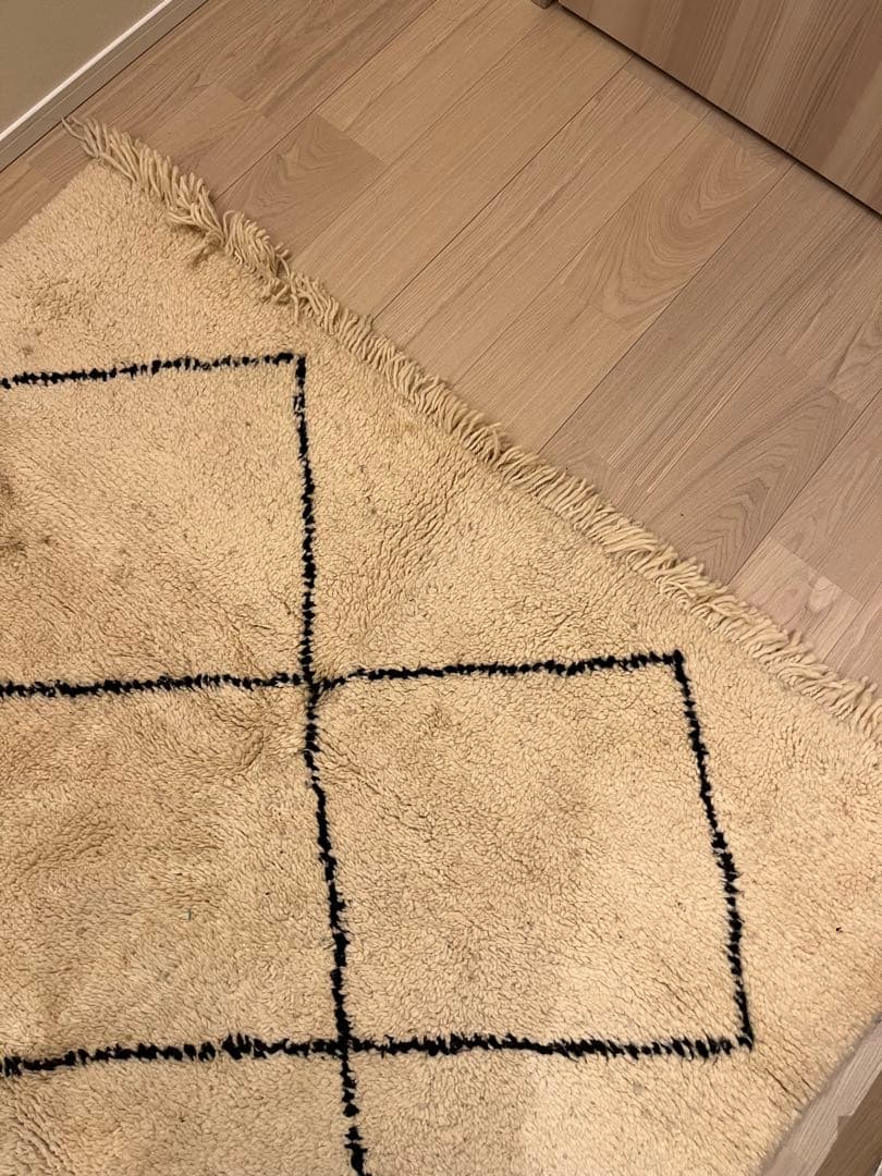 ベニワレン ウールラグ 150cm x 193cm