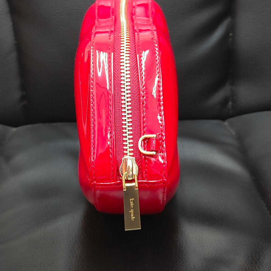 ケイトスペードニューヨーク　3Dリップ クロスボディ バッグ