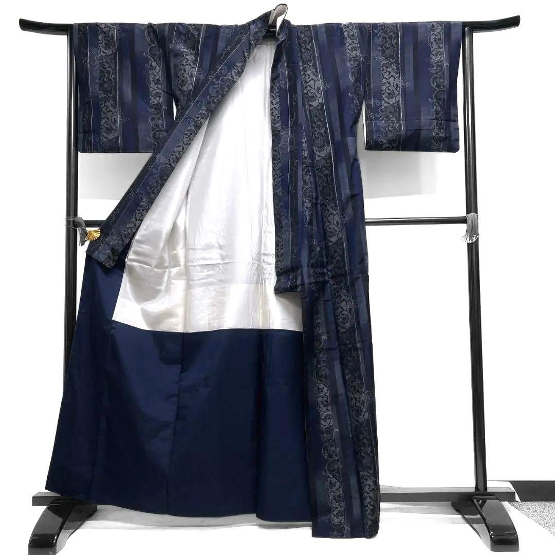 小紋　紬地　藍染　縦縞　唐花模様　銀糸　着物　092a p