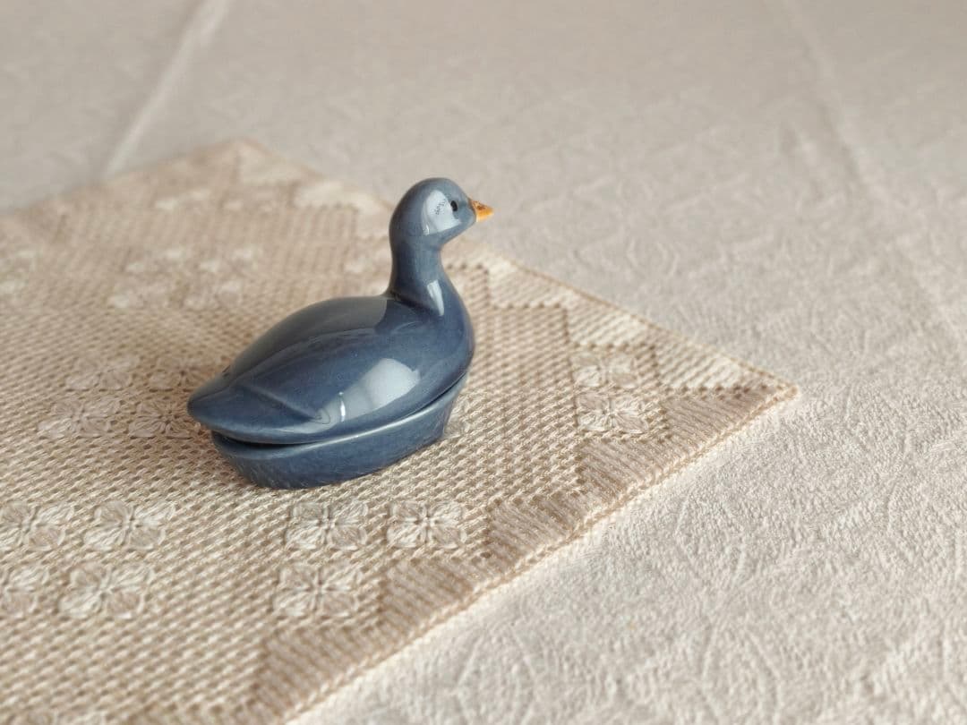 * vintage pot ୨୧ * 蒼い鳥の mini テリーヌポット