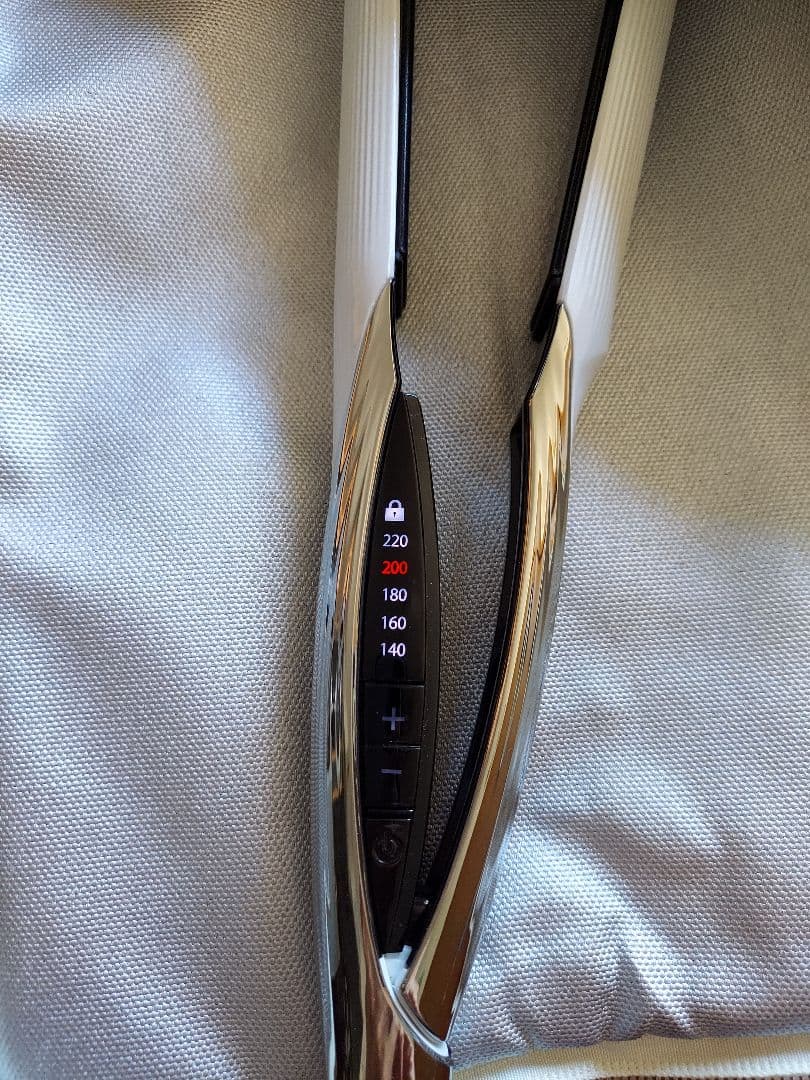 ReFa ストレートヘアアイロン RE-AC02A　ヘアアイロンポーチ付です