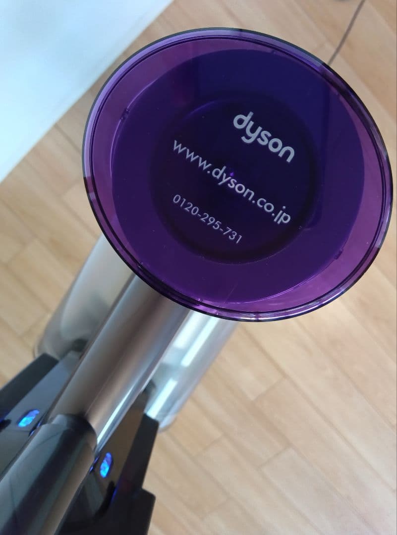 dyson v8 slim fluffy+ 本体　付属品　スタンド付き