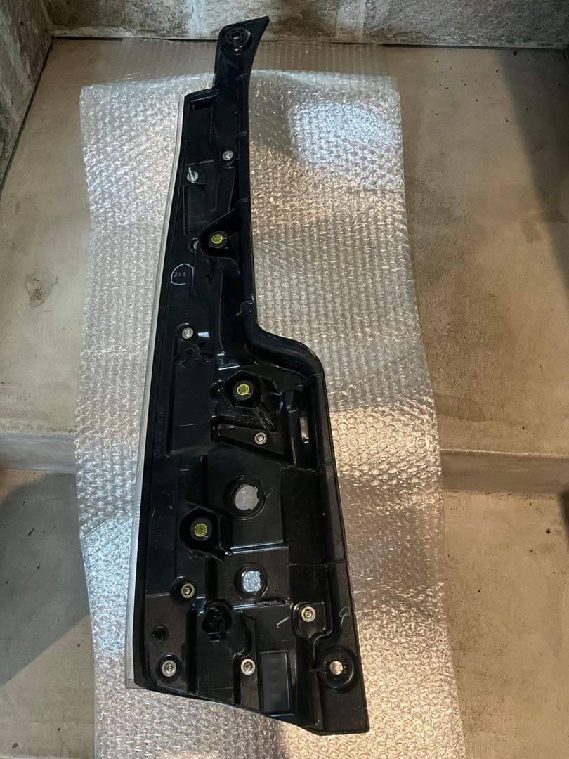 LA 150系ムーヴカスタム純正　テールランプ　右側