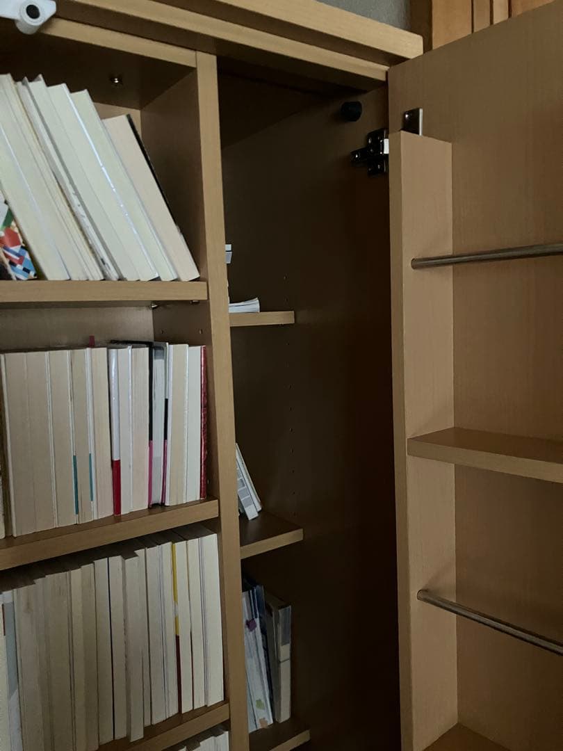 ナチュラル本棚 2扉 収納力抜群