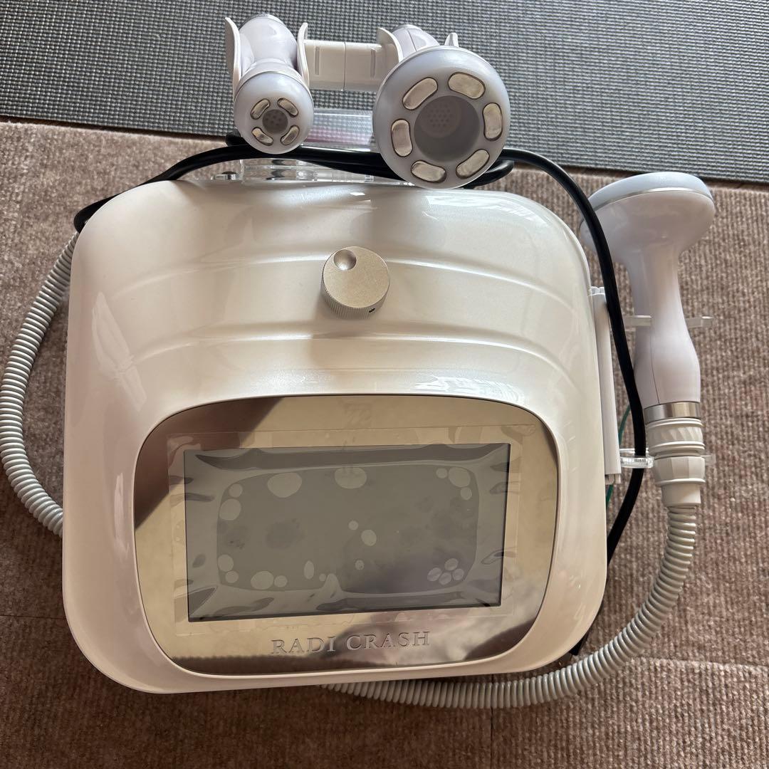 セルライト吸引　ラジオ波　フォトLEDが同時に！エステ機器