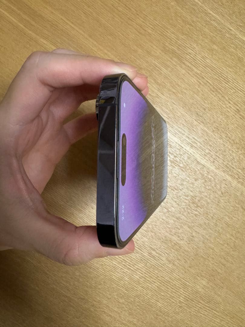 Apple iPhone 14 Pro 本体　手帳型ケース付き