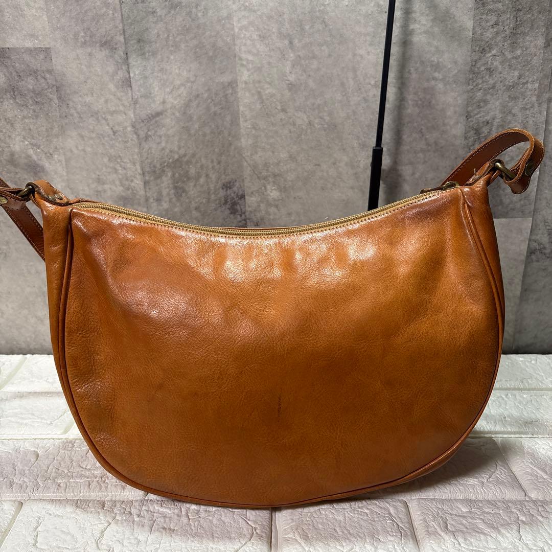 イルビゾンテ　ILEISONTE キャメル　ハーフムーン　レザーショルダー
