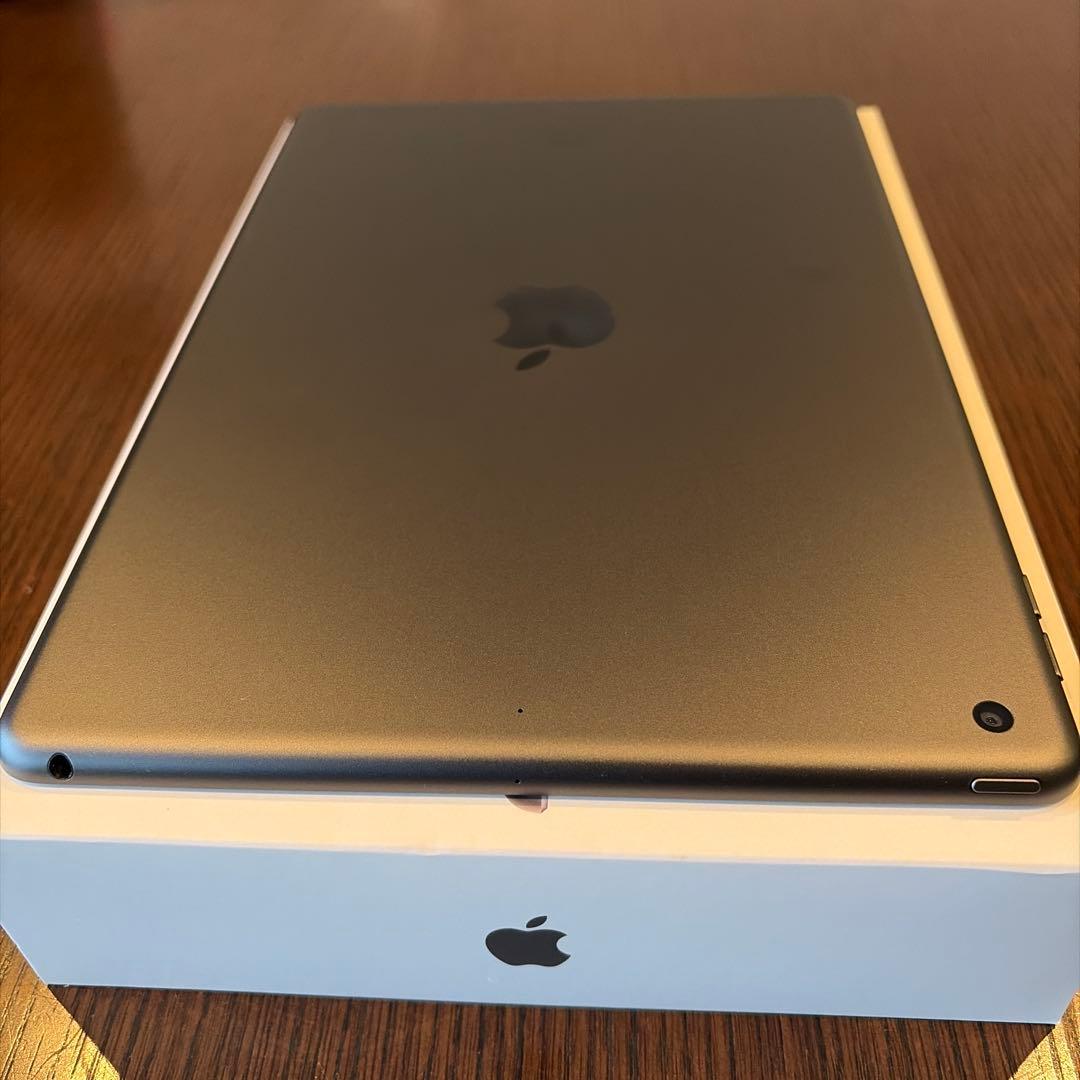 Apple iPad (第9世代) Wi-Fi 64GB 本体　スペースグレイ