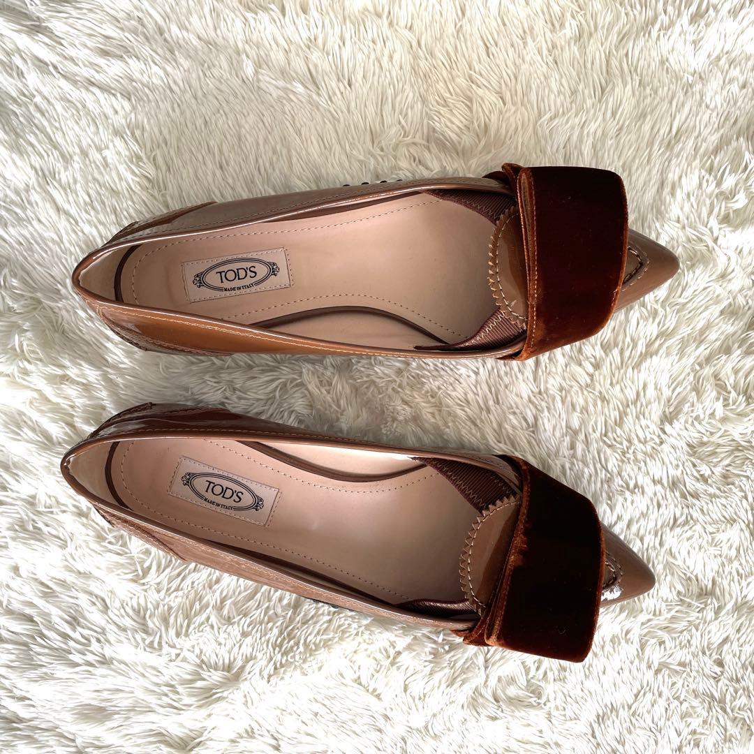 美品✨TOD'S パテントレザー　ポインテッドトゥ　フラット　パンプス　茶