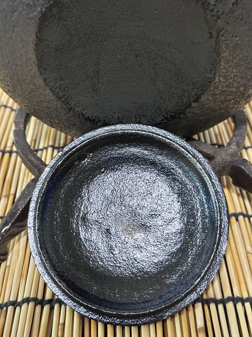 未使用、タグ付　南部秀山 佐藤 勝弘作　１５型アラレ　鉄瓶　南部鉄瓶　南部鉄器