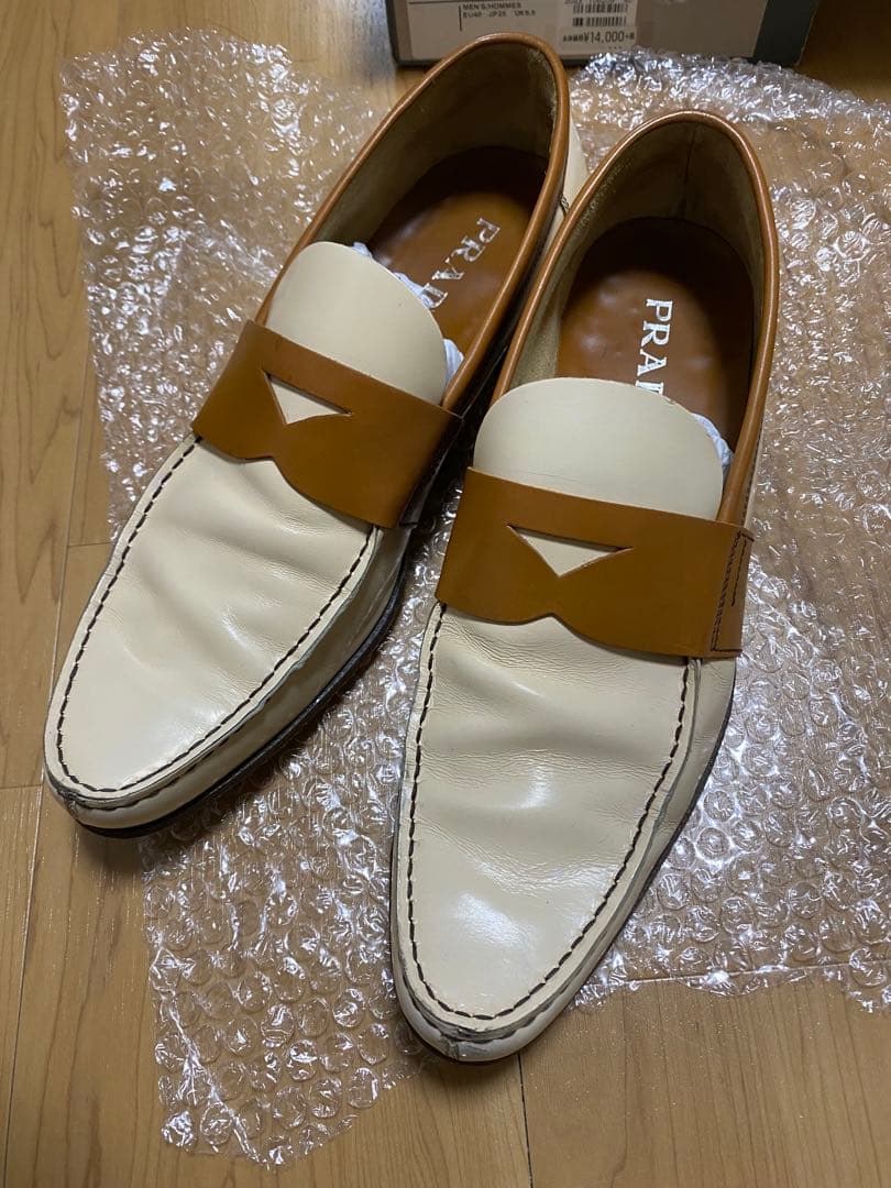PRADA ローファー　オフホワイト&キャメル