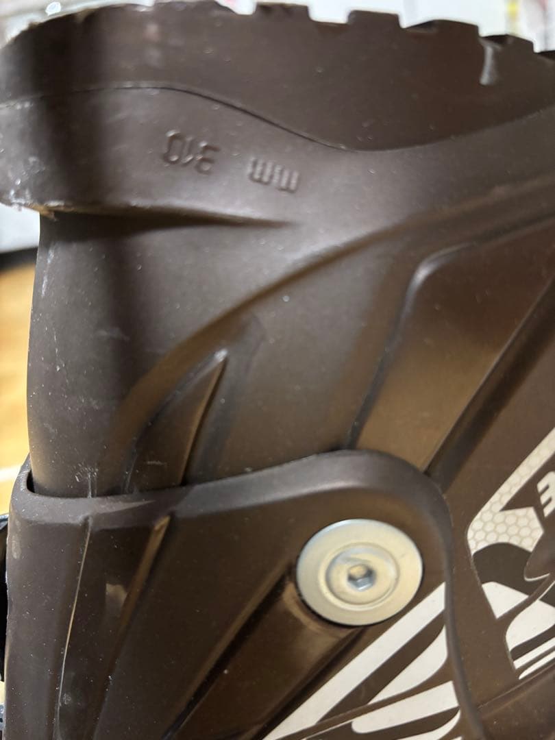 DOLOMITEドロミテのブーツ とAtomic スキー板とストックの３点セット