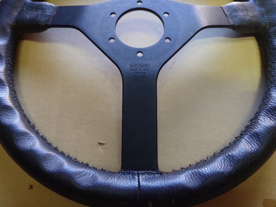 ジムニーオプション　momo3本スポークステアリングホイール希少