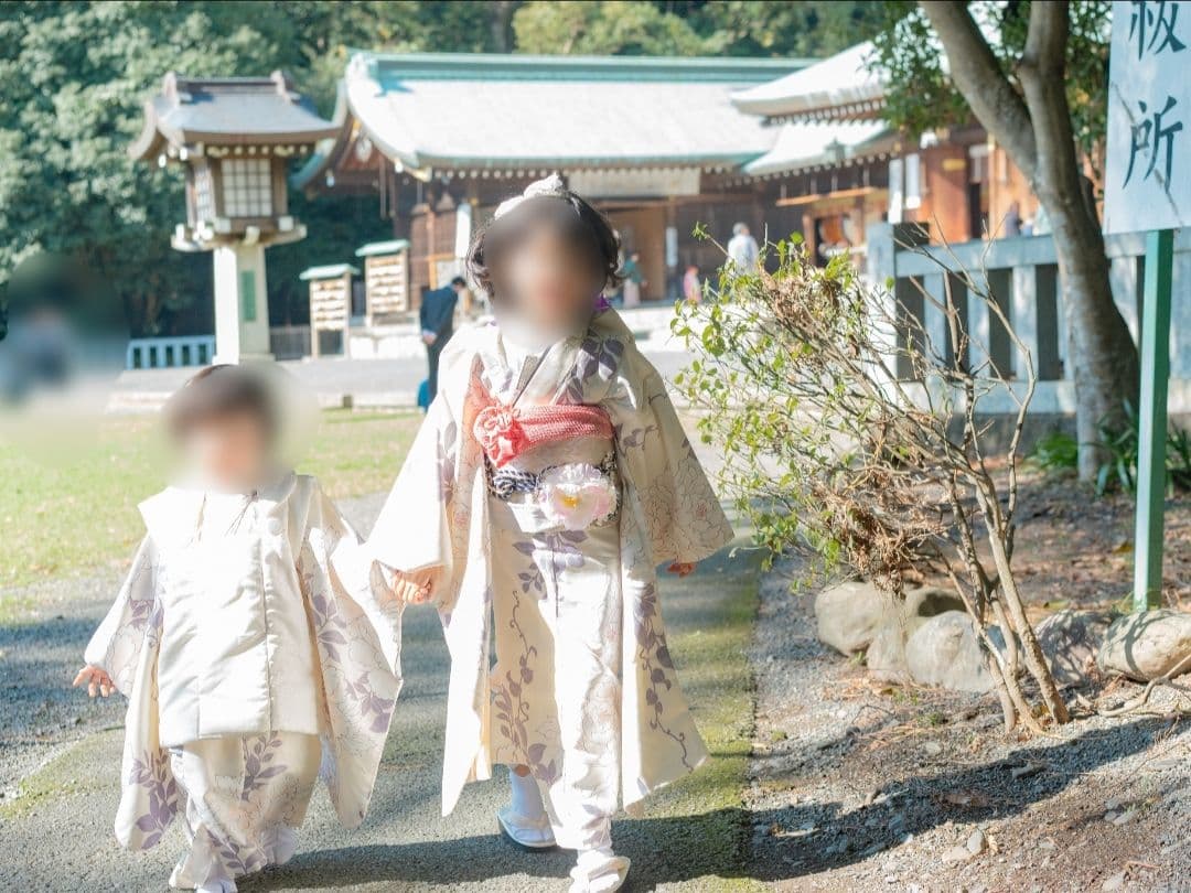 七五三　お揃い着物 白と紫の花柄